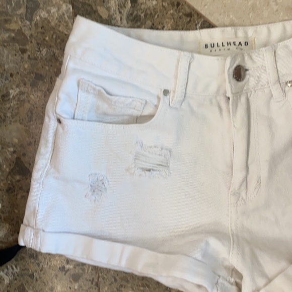 Women’s white denim shorts - Picture 3 of 7